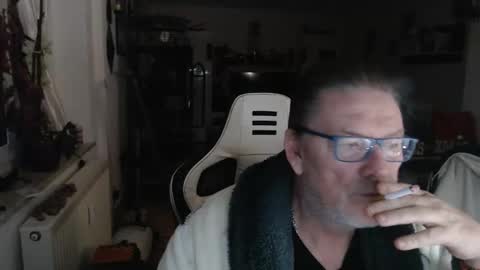 Snapshot of deinprinz2312 chatting on December 22, 3:36 am deinprinz2312 online show from December 22, 3:36 am