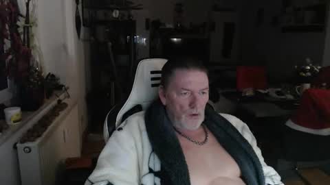 Snapshot of deinprinz2312 chatting on January 7, 5:21 am deinprinz2312 online show from January 7, 5:21 am
