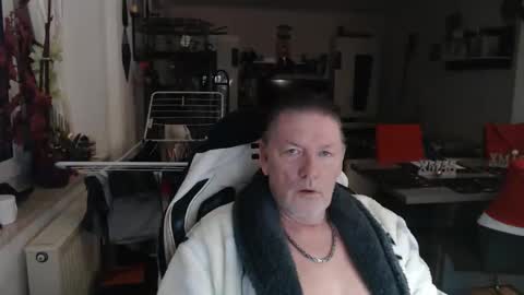Snapshot of deinprinz2312 chatting on January 13, 4:51 am deinprinz2312 online show from January 13, 4:51 am
