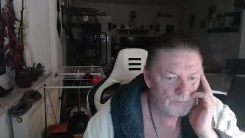 Snapshot of deinprinz2312 chatting on January 17, 5:01 am deinprinz2312 online show from January 17, 5:01 am