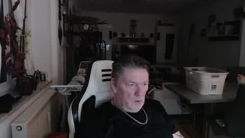 Snapshot of deinprinz2312 chatting on February 1, 6:12 am deinprinz2312 online show from February 1, 6:12 am
