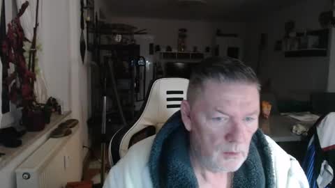 Snapshot of deinprinz2312 chatting on February 4, 6:30 am deinprinz2312 online show from February 4, 6:30 am