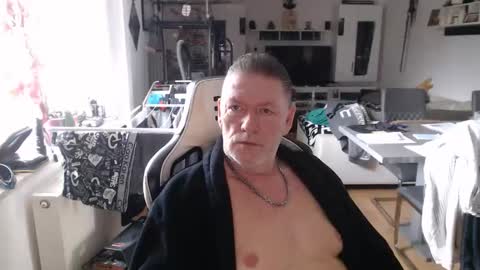 Snapshot of deinprinz2312 chatting on February 24, 9:40 am deinprinz2312 online show from February 24, 9:40 am