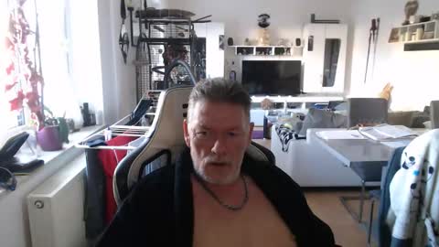 Snapshot of deinprinz2312 chatting on March 4, 8:42 am deinprinz2312 online show from March 4, 8:42 am
