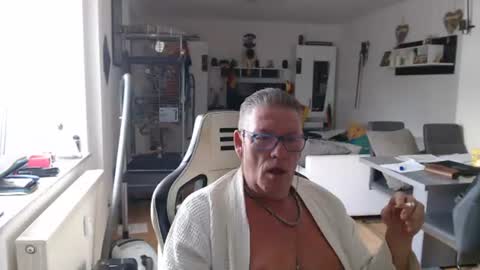 Snapshot of deinprinz2312 chatting on June 18, 6:13 am deinprinz2312 online show from June 18, 6:13 am
