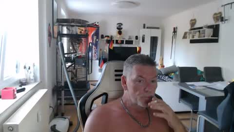 Snapshot of deinprinz2312 chatting on June 23, 5:27 am deinprinz2312 online show from June 23, 5:27 am