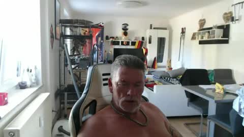 Snapshot of deinprinz2312 chatting on June 24, 8:02 am deinprinz2312 online show from June 24, 8:02 am