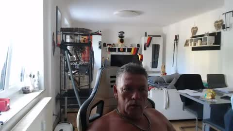 Snapshot of deinprinz2312 chatting on June 25, 10:42 am deinprinz2312 online show from June 25, 10:42 am