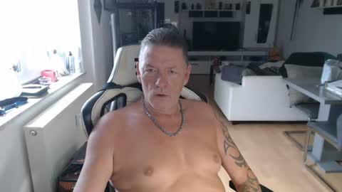 Snapshot of deinprinz2312 chatting on July 6, 5:04 am deinprinz2312 online show from July 6, 5:04 am