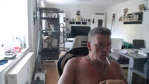 Snapshot of deinprinz2312 chatting on July 12, 10:39 am deinprinz2312 online show from July 12, 10:39 am