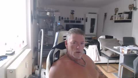 Snapshot of deinprinz2312 chatting on July 14, 6:29 am deinprinz2312 online show from July 14, 6:29 am