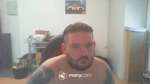 Snapshot of deinspielzeug87 chatting on December 18, 9:04 am deinspielzeug87 online show from December 18, 9:04 am