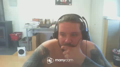 Snapshot of deinspielzeug87 chatting on March 3, 1:42 pm deinspielzeug87 online show from March 3, 1:42 pm