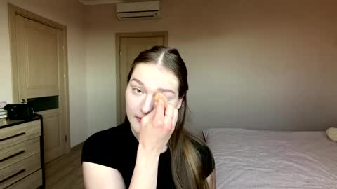 Mila online show from May 4, 2:35 pm