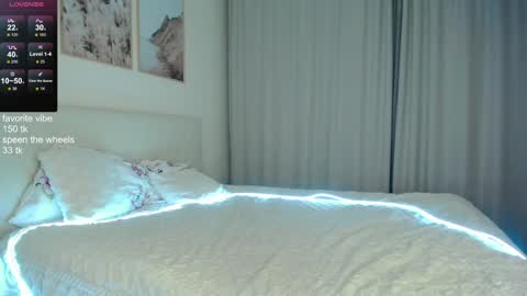 Snapshot of delanona chatting on December 3, 12:24 am Dia online show from December 3, 12:24 am