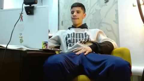 Snapshot of delglo chatting on October 28, 3:43 am delglo online show from October 28, 3:43 am