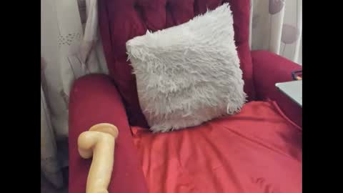 deli_la online show from December 13, 9:02 am