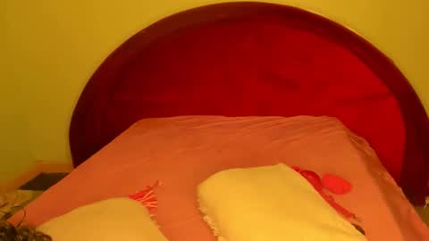 deli_la online show from October 25, 10:34 am