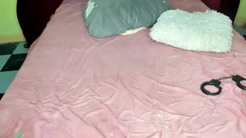 deli_la online show from October 28, 8:51 am