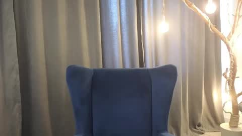 deliaeffy online show from April 18, 2:32 pm