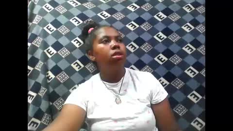 Snapshot of deliah712909 chatting on November 17, 6:19 am deliah712909 online show from November 17, 6:19 am