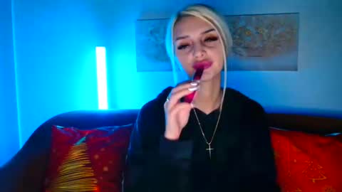 deliciaalove online show from December 16, 7:54 pm