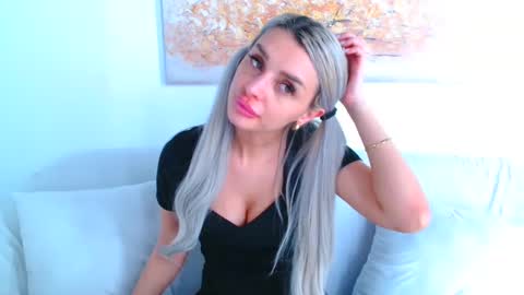 deliciaalove online show from March 3, 11:35 pm