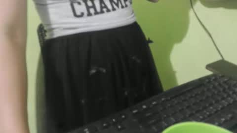 delicious_kitty4u online show from November 15, 4:14 pm