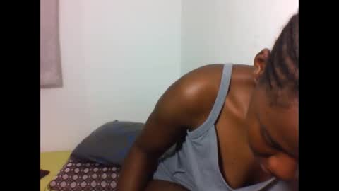 Snapshot of deliciousbabe01 chatting on May 10, 3:12 am EVAH online show from May 10, 3:12 am