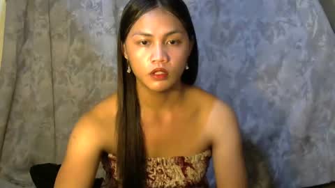 Snapshot of deliciouscum_rhianna chatting on April 14, 1:00 am deliciouscum_rhianna online show from April 14, 1:00 am