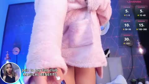 Snapshot of delilah_fix chatting on January 6, 4:55 pm della online show from January 6, 4:55 pm