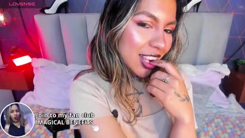 Snapshot of delilah_fix chatting on January 9, 1:56 pm della online show from January 9, 1:56 pm