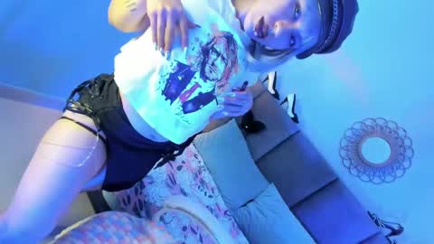 Snapshot of delilah_fix chatting on September 18, 8:33 pm della online show from September 18, 8:33 pm