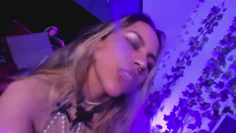 Snapshot of delilah_fix chatting on September 26, 8:57 pm della online show from September 26, 8:57 pm