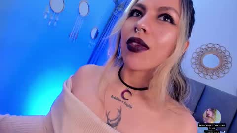 Snapshot of delilah_fix chatting on October 14, 9:04 pm della online show from October 14, 9:04 pm