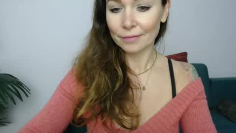 Snapshot of delilah_sweet chatting on December 5, 3:06 pm delilah_sweet online show from December 5, 3:06 pm