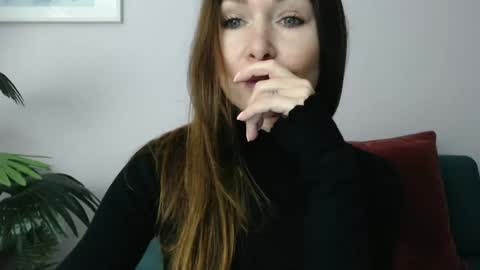 Snapshot of delilah_sweet chatting on December 6, 4:06 pm delilah_sweet online show from December 6, 4:06 pm