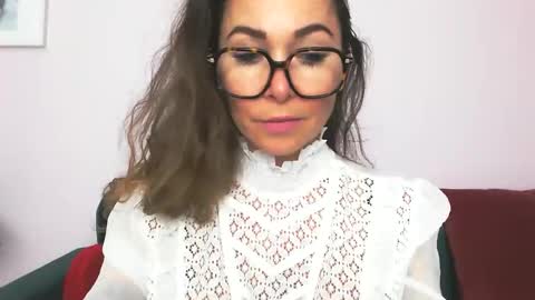 Snapshot of delilah_sweet chatting on September 15, 3:01 pm delilah_sweet online show from September 15, 3:01 pm