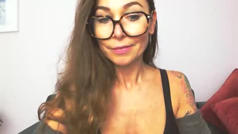 Snapshot of delilah_sweet chatting on September 22, 3:03 pm delilah_sweet online show from September 22, 3:03 pm