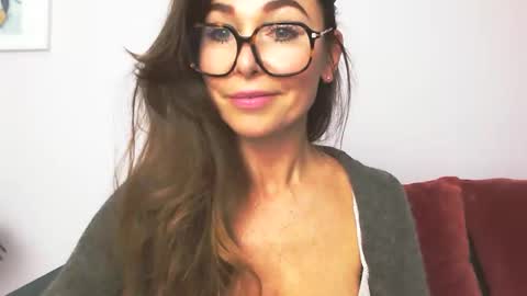 Snapshot of delilah_sweet chatting on October 1, 2:45 pm delilah_sweet online show from October 1, 2:45 pm