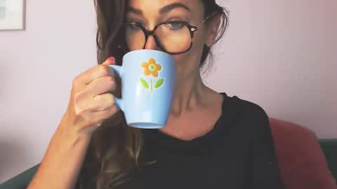 Snapshot of delilah_sweet chatting on October 8, 3:42 pm delilah_sweet online show from October 8, 3:42 pm