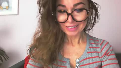 Snapshot of delilah_sweet chatting on October 21, 8:04 am delilah_sweet online show from October 21, 8:04 am