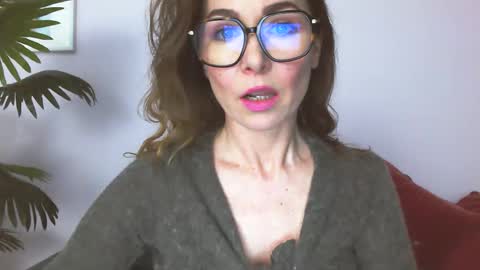 Snapshot of delilah_sweet chatting on May 18, 4:02 pm delilah_sweet online show from May 18, 4:02 pm