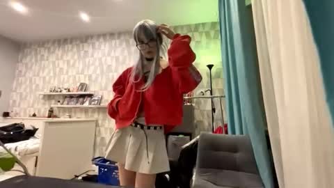 Mila online show from November 15, 4:25 pm