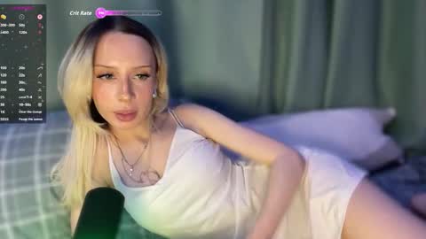 Della online show from February 25, 3:10 pm