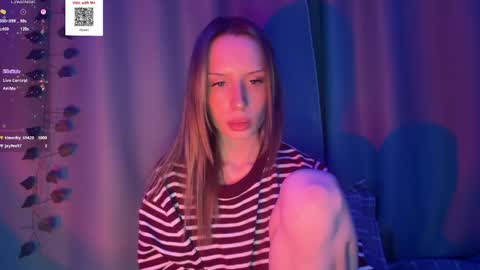 Snapshot of dellacampbell chatting on April 1, 4:26 pm Della online show from April 1, 4:26 pm