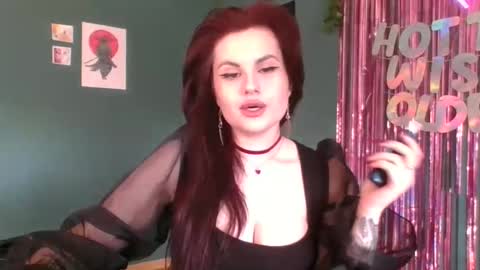 dellacrush_ online show from February 6, 10:59 am