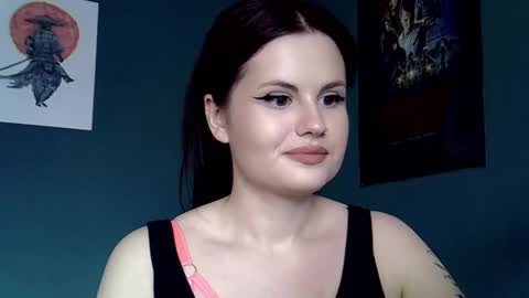 dellacrush_ online show from February 15, 4:01 pm