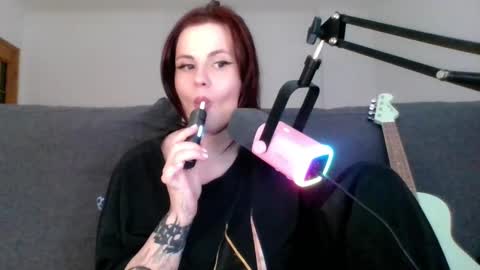 dellacrush_ online show from March 5, 5:39 pm