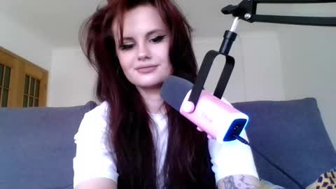 dellacrush_ online show from March 11, 2:51 pm